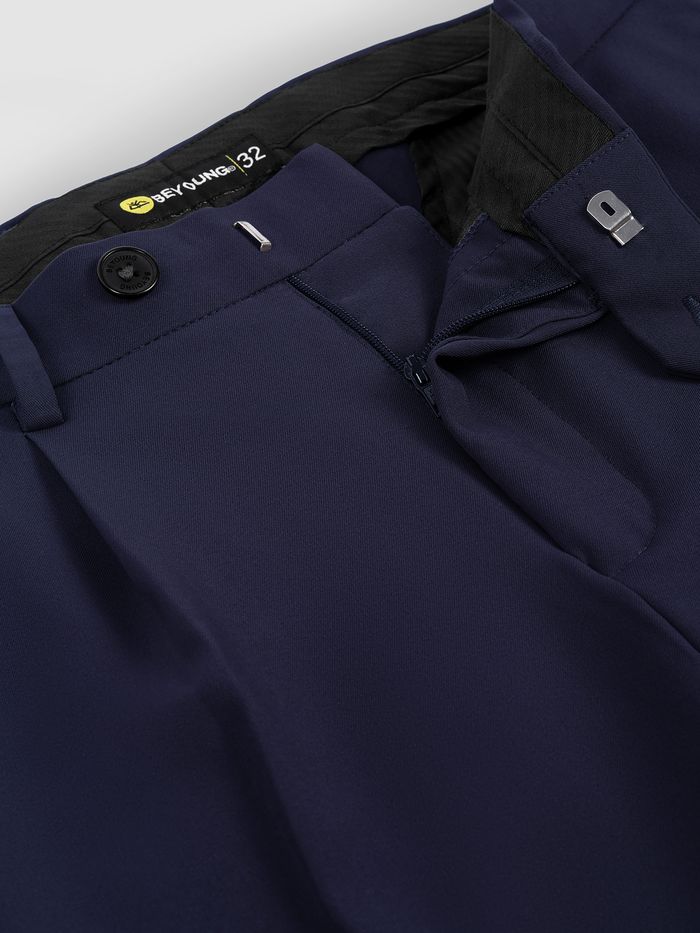 Navey Relaxed Fit